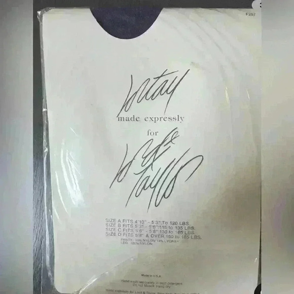 VTG 80’s Lord And Taylor Control Top Sheer Pantyhose Plum Color‎ Sizes D & C - Picture 2 of 3